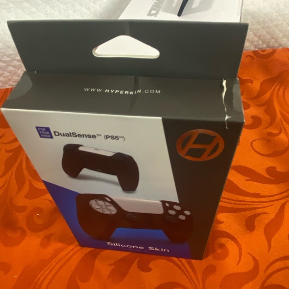 PS5 Controller Charger, PlayStation 5 Charger & 1 Silicone Controller Skin - Picture 6 of 12